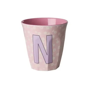 Rice Bokstavkopp N Rosa m/Blomster